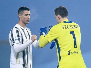 Komentari Transfer Szczesny ke Barcelona, Ronaldo Sindir Juventus?