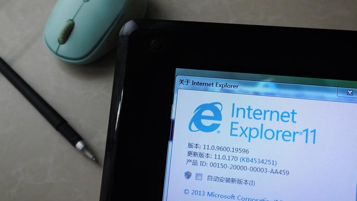 1233080673 YICHANG, CHINA - MAY 22, 2021 - Internet Explorer is installed on a citizen's computer in Yichang, central China's Hubei province, May 22, 2021. Microsoft has announced that as of June 15, 2022, Internet Explorer will no longer be maintained. (Photo credit should read Costfoto/Future Publishing via Getty Images)