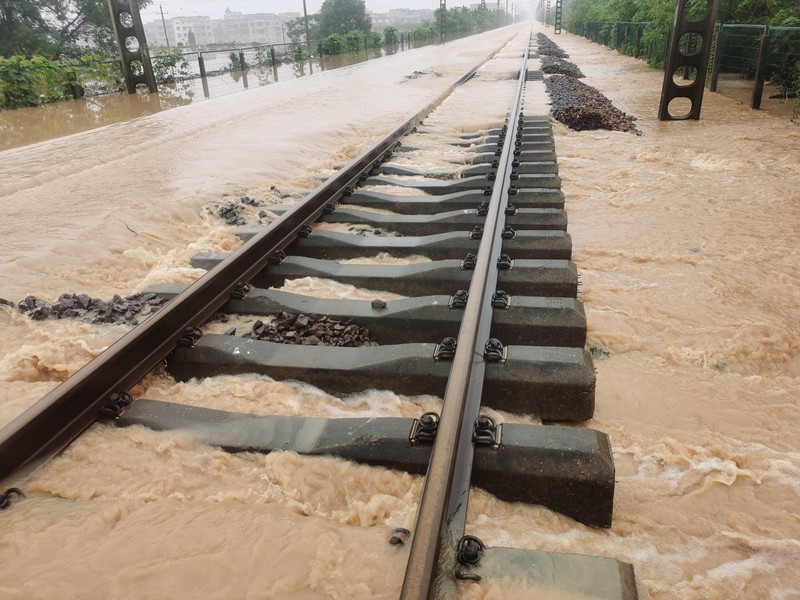 SHANGRAO, CHINA - JUNE 21: Aerial view of vehicles submerged in flood water on June 21, 2022 in Shangrao, Jiangxi Province of China. China's Jiangxi Province on Monday issued a red alert for floods. (Photo by Ai Shimin/VCG via Getty Images)