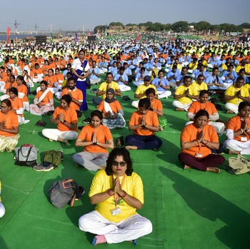 Ribuan Warga Meriahkan Hari Yoga Internasional 2022