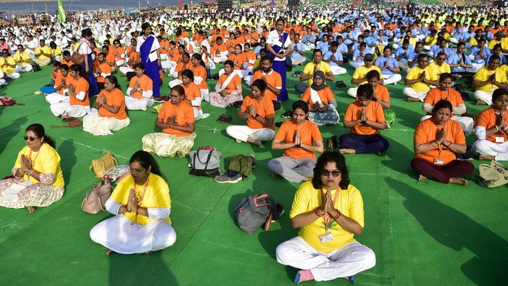 People participate in a mass yoga session to celebrate the International Day of Yoga in Allahabad on June 21, 2022. (Photo by Sanjay KANOJIA / AFP) (Photo by SANJAY KANOJIA/AFP via Getty Images)