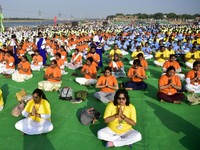 Ribuan Warga Meriahkan Hari Yoga Internasional 2022
