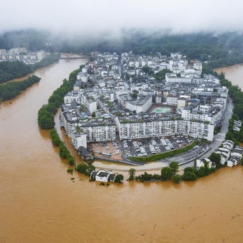 Jalan Jadi Sungai, Potret Banjir Besar Hantam China