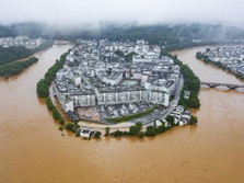 Jalan Jadi Sungai, Potret Banjir Besar Hantam China