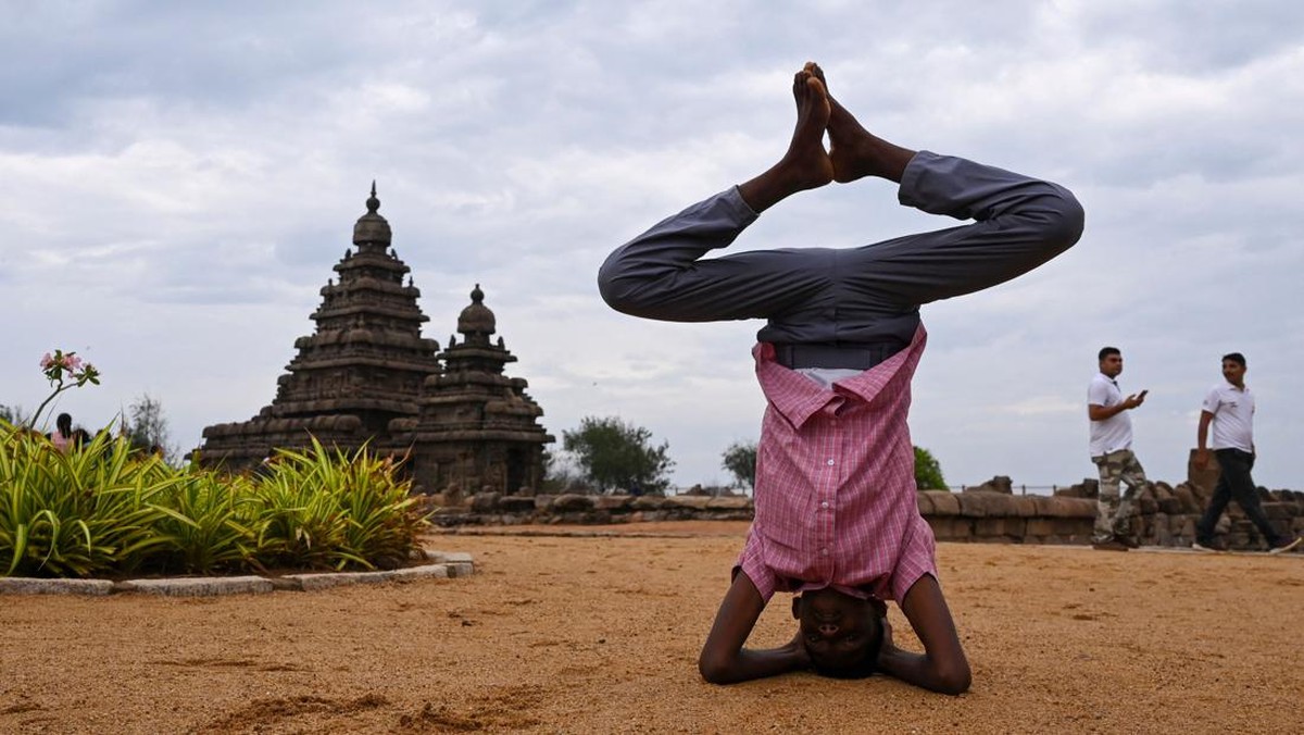 Yoga atau Jalan Kaki: Redakan Nyeri Punggung Terbaik?