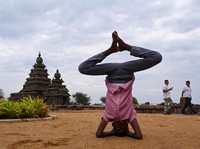 Jalan Kaki vs Yoga: Mana Lebih Efektif Atasi Nyeri Punggung Bawah?
