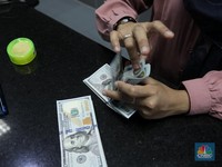 Rupiah Nyaris Sentuh Rp15.000, Apa Dampaknya buat RI?