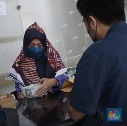 Rupiah Dekati Rp 15.000/US$, Begini Kondisi Money Changer