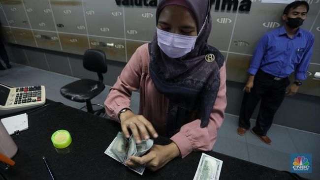 Rupiah Anjlok Gegara Inflasi AS Naik, Dolar Melesat ke Rp15.850