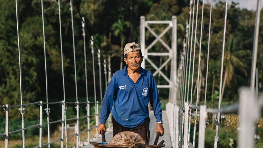 Perkuat Konektivitas Antar Desa, Kementerian PUPR Bangun 410 Jembatan Gantung di Seluruh Indonesia Sepanjang 2015-2021. (Biro Pers PUPR)