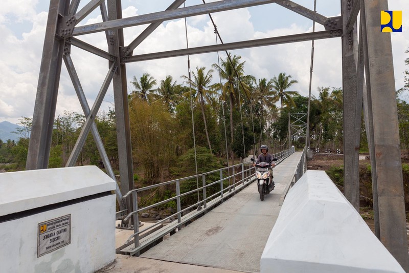 Perkuat Konektivitas Antar Desa, Kementerian PUPR Bangun 410 Jembatan Gantung di Seluruh Indonesia Sepanjang 2015-2021. (Biro Pers PUPR)