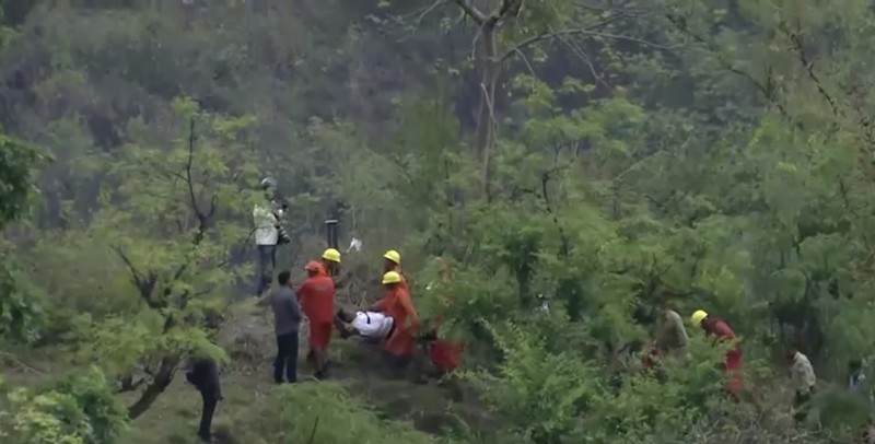 Puluhan Orang Terjebak di Kereta Gantung yang Macet di India (Tangkapan Layar Reuters TV) Puluhan Orang Terjebak di Kereta Gantung yang Macet di India (Tangkapan Layar Reuters TV)