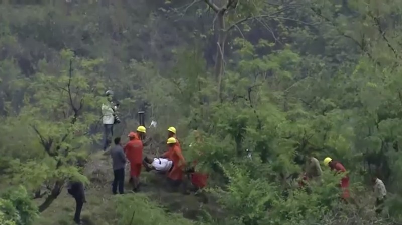 Puluhan Orang Terjebak di Kereta Gantung yang Macet di India (Tangkapan Layar Reuters TV)