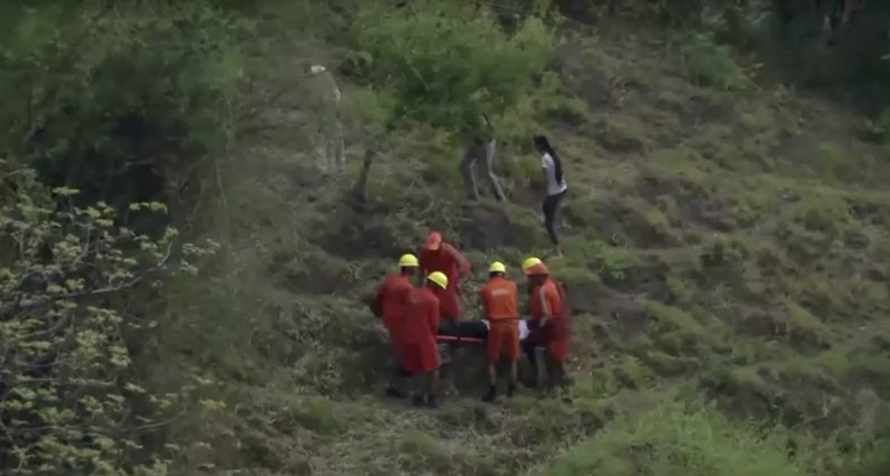 Puluhan Orang Terjebak di Kereta Gantung yang Macet di India (Tangkapan Layar Reuters TV) Puluhan Orang Terjebak di Kereta Gantung yang Macet di India (Tangkapan Layar Reuters TV)