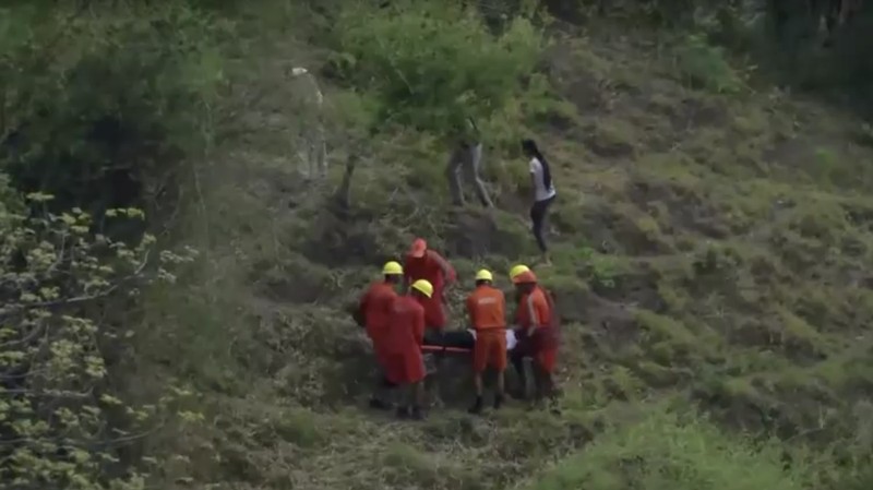 Puluhan Orang Terjebak di Kereta Gantung yang Macet di India (Tangkapan Layar Reuters TV)