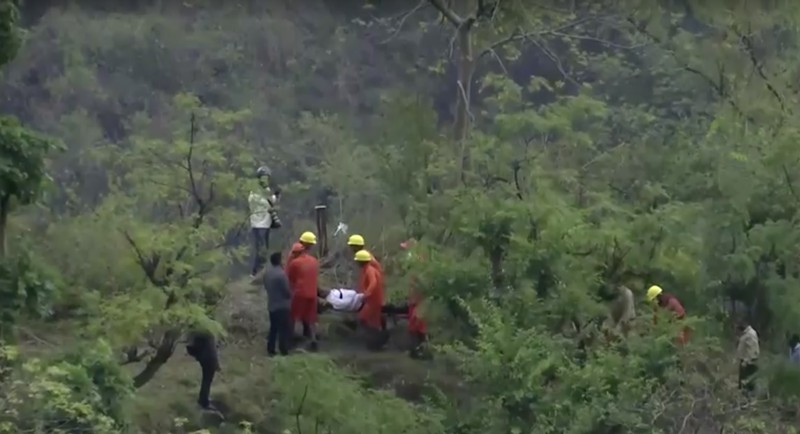 Puluhan Orang Terjebak di Kereta Gantung yang Macet di India (Tangkapan Layar Reuters TV)