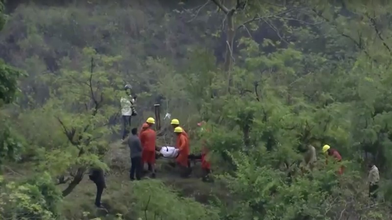 Puluhan Orang Terjebak di Kereta Gantung yang Macet di India (Tangkapan Layar Reuters TV)