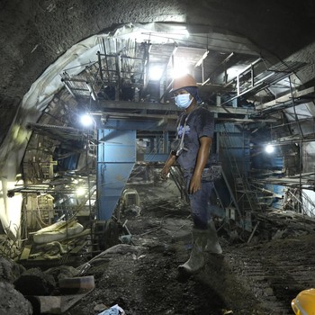 Penampakan Terowongan Tembus Perut Bumi Kereta Cepat