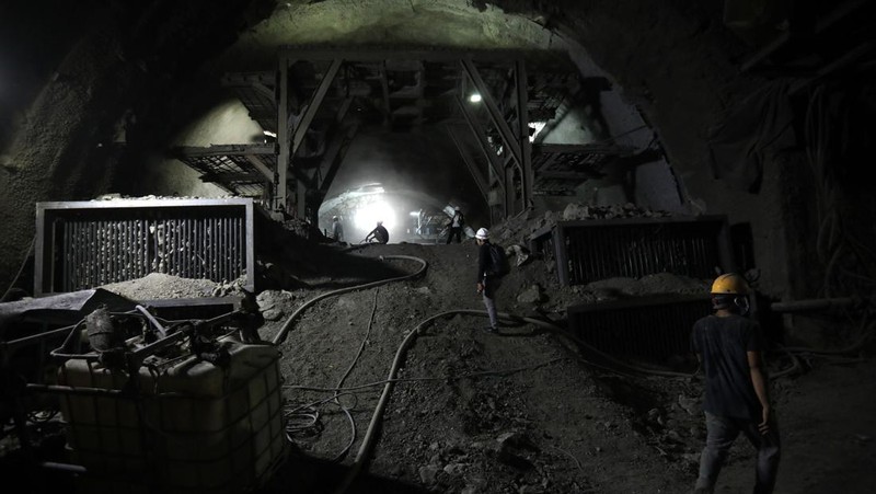 Terowongan Kereta Cepat KCIC (CNBC Indonesia/Tri Susilo)