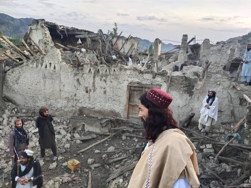 In this photo released by a set-run news agency Bakhtar, Afghans evacuate wounded in an earthquake in the province of Paktika, eastern Afghanistan, Wednesday, June 22, 2022. (Bakhtar News Agency via AP)