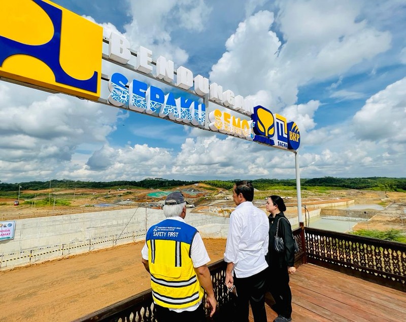 Kementerian PUPR tengah menyelesaikan pembangunan Bendungan Sepaku Semoi dan Intake Sungai Sepaku di Kabupaten Penajam Paser Utara, Kalimantan Timur. (AFP via Getty Images/ADEK BERRY) Kementerian PUPR tengah menyelesaikan pembangunan Bendungan Sepaku Semoi dan Intake Sungai Sepaku di Kabupaten Penajam Paser Utara, Kalimantan Timur. (AFP via Getty Images/ADEK BERRY)