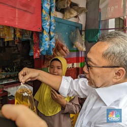 Gak Ada Obat! Mendag Zulhas Akan Bakar Pakaian Bekas Rp 80 M