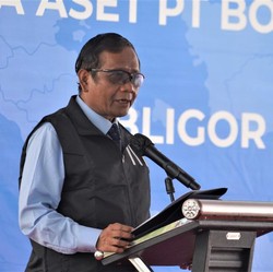 Resmi: Jokowi Tunjuk Mahfud MD Jadi Plt Menteri PAN & RB