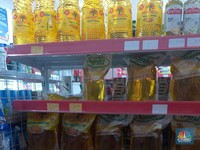 Harga Minyak Goreng Kembali Turun, Reshuffle Jokowi Berhasil?