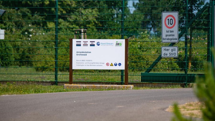 21 June 2022, Mecklenburg-Western Pomerania, Lubmin: View of pipe systems and shut-off devices at the gas receiving station of the Nord Stream 1 Baltic Sea pipeline and the transfer station of the OPAL (Ostsee-Pipeline-Anbindungsleitung - Baltic Sea Pipeline Link) long-distance gas pipeline. The Nord Stream 1 Baltic Sea pipeline, through which Russian natural gas has been flowing to Germany since 2011, ends in Lubmin near Greifswald. Photo: Stefan Sauer/dpa (Photo by Stefan Sauer/picture alliance via Getty Images)