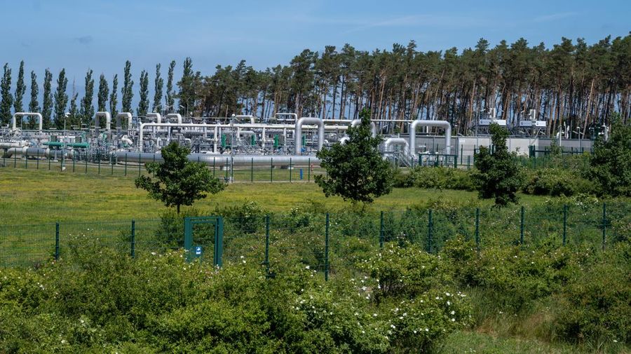 21 June 2022, Mecklenburg-Western Pomerania, Lubmin: View of pipe systems and shut-off devices at the gas receiving station of the Nord Stream 1 Baltic Sea pipeline and the transfer station of the OPAL (Ostsee-Pipeline-Anbindungsleitung - Baltic Sea Pipeline Link) long-distance gas pipeline. The Nord Stream 1 Baltic Sea pipeline, through which Russian natural gas has been flowing to Germany since 2011, ends in Lubmin near Greifswald. Photo: Stefan Sauer/dpa (Photo by Stefan Sauer/picture alliance via Getty Images)