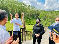 Saat Jokowi & Puan Keliling Titik Nol IKN, Bahas Apa?