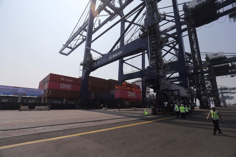 quay crane, Alat Berat (JICT)