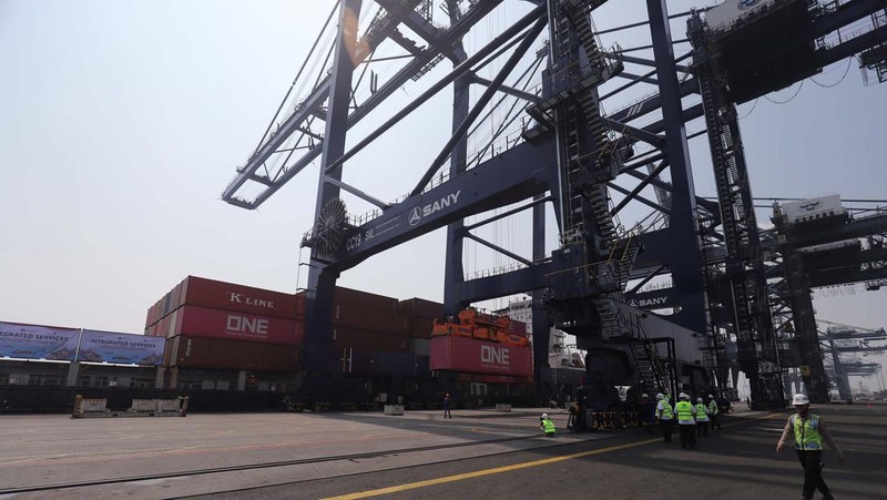 quay crane, Alat Berat (JICT)