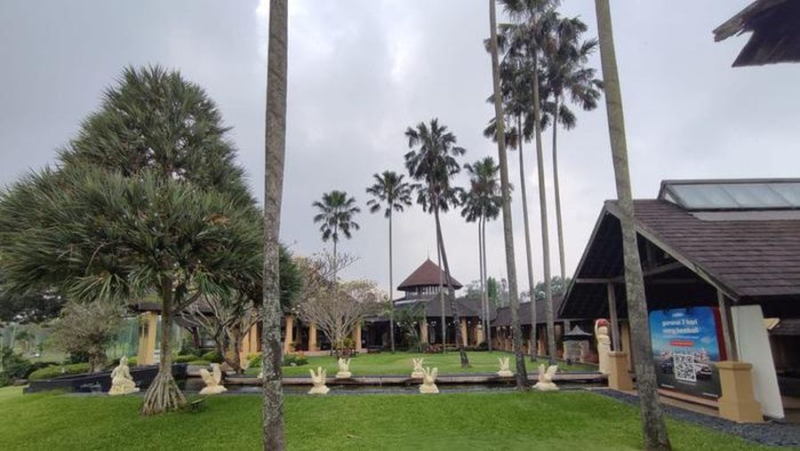 Satgas BLBI menyita lahan terkait obligor Bank Asia Pasific yang terdiri lapangan golf, hotel hingga restoran dengan nilai Rp 2 T.  Baca artikel detiknews, 