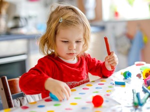 6 Manfaat Sensory Play untuk Anak Sejak Dini
