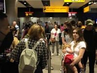 Terungkap, Sekoper Penuh Uang Diselundupkan di Bandara Tersibuk Dunia