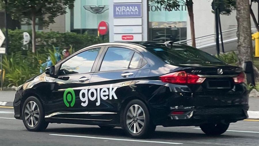Mobil berlogo Gojek di Malaysia