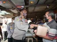Jelang Bhayangkara ke-76, Mabes Polri Bagikan Bansos