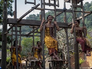 Mengenal Ayunan Jantra dari Tenganan Pegringsingan