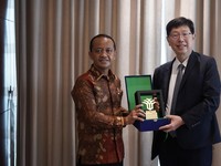 Produsen iPhone Buka-bukaan Kunci Sukses di Sektor Teknologi