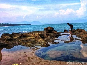 Sumur Tujuh Karang Hawu, Pesona Alam dan Jejak Legenda di Ujung Pantai