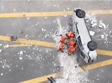 Duh! Mobil Listrik Kecelakaan Saat Uji Coba, 2 Orang Tewas