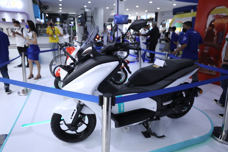 Pekan Raya Jakarta (PRJ) atau lebih Jakarta Fair Kemayoran menjadi momen yang tepat bagi pabrikan roda dua untuk menawarkan produk unggulannya. Beragam sepeda motor listrik bergaya klasik bisa ditemui di sini. Berikut deretan motor bergaya klasik yang bisa Anda lirik di PRJ 2022. (CNBC Indonesia/Tri Susilo)