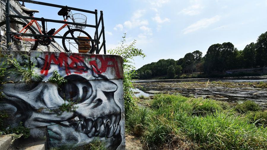 A general view of the dry riverbank of the Sangone river, a tributary of the Po river, which experiences its worst drought for 70 years, in Beinasco, Turin, Italy June 19, 2022. REUTERS / Massimo Pinca