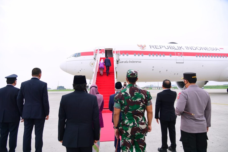 Bertolak ke Jerman, Presiden Jokowi Akan Hadiri KTT G7 (Muchlis Jr - Biro Pers Sekretariat Presiden) Bertolak ke Jerman, Presiden Jokowi Akan Hadiri KTT G7 (Muchlis Jr - Biro Pers Sekretariat Presiden)