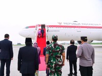 Heboh Pesawat Jokowi Berputar di Turki-Iran, Ada Apa?