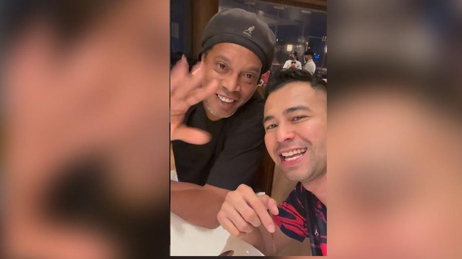 Ronaldinho saat tiba di Indonesia (Instagram/Rans.nusantara)