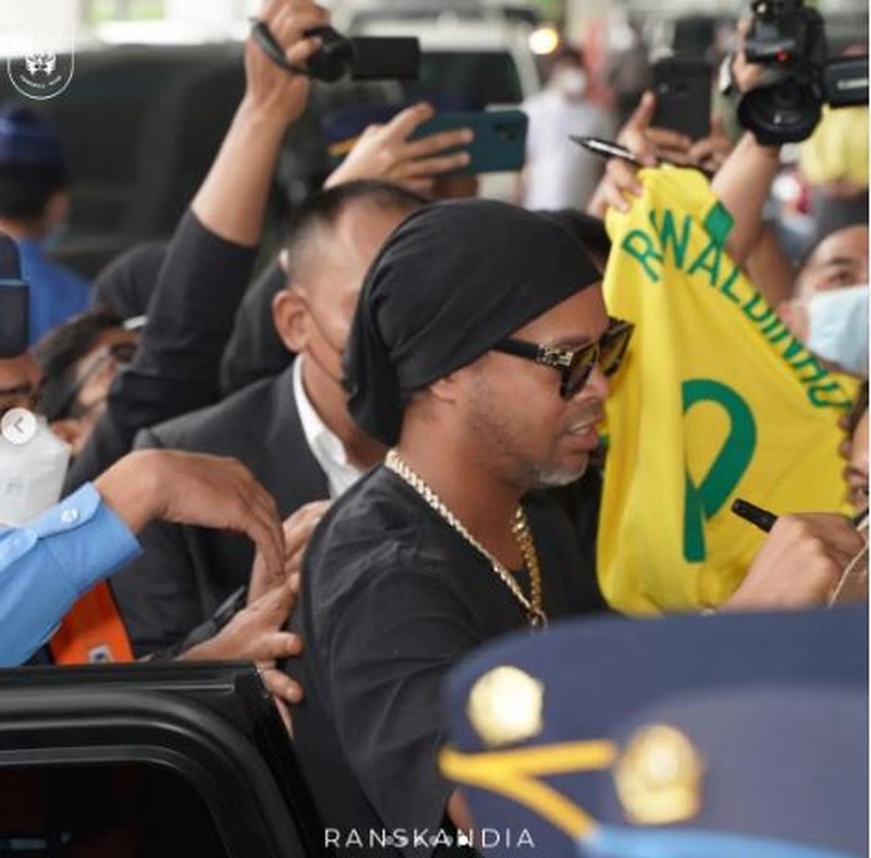 Ronaldinho saat tiba di Indonesia (Instagram/Rans.nusantara) Ronaldinho saat tiba di Indonesia (Instagram/Rans.nusantara)