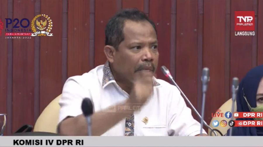 Anggota Komisi IV DPR Johan Rosihan pertanyakan penunjukan BNPB tangani PMK dalam RDP Komisi IV DPR RI dengan Eselon I Kementerian Pertanian. (Tangkapan layar)