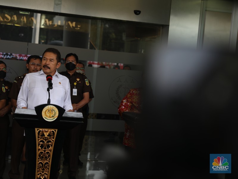 Jaksa Agung ST Burhanuddin dalam konferensi pers Jaksa Agung RI, 27 Juni 2022 (CNBC Indonesia/Muhammad Sabki) Jaksa Agung ST Burhanuddin dalam konferensi pers Jaksa Agung RI, 27 Juni 2022 (CNBC Indonesia/Muhammad Sabki)